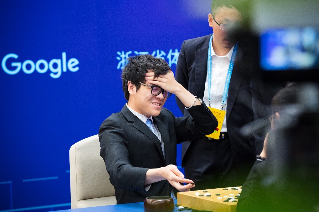 柯洁与阿尔法围棋直播对话，人工智能与人类智慧的巅峰对决